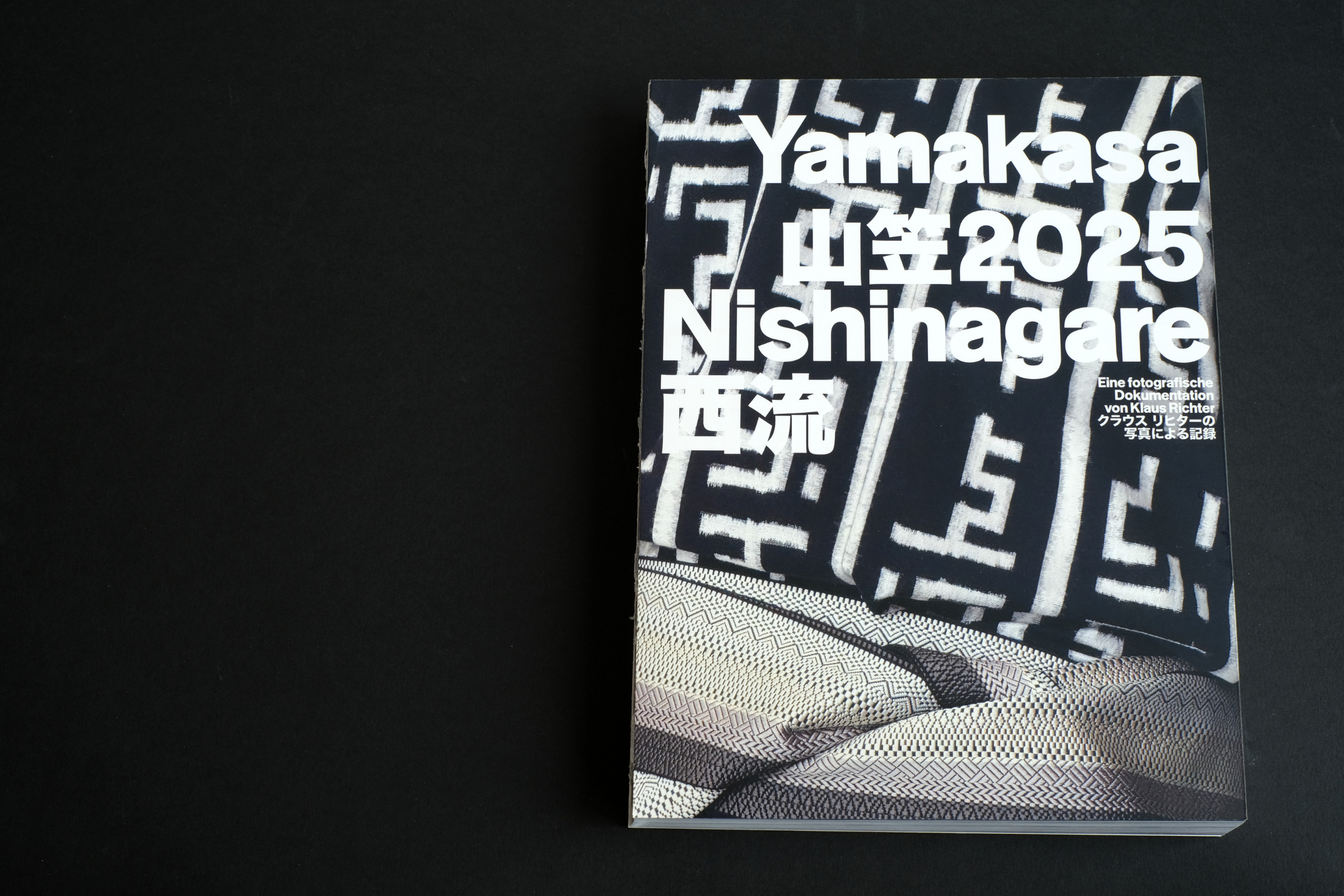 Klaus Richter’s 300-page photographic documentary “Yamakasa” takes a look behind the scenes of the spectacular Hakata Gion Yamakasa Festival in the Japanese city of Fukuoka.