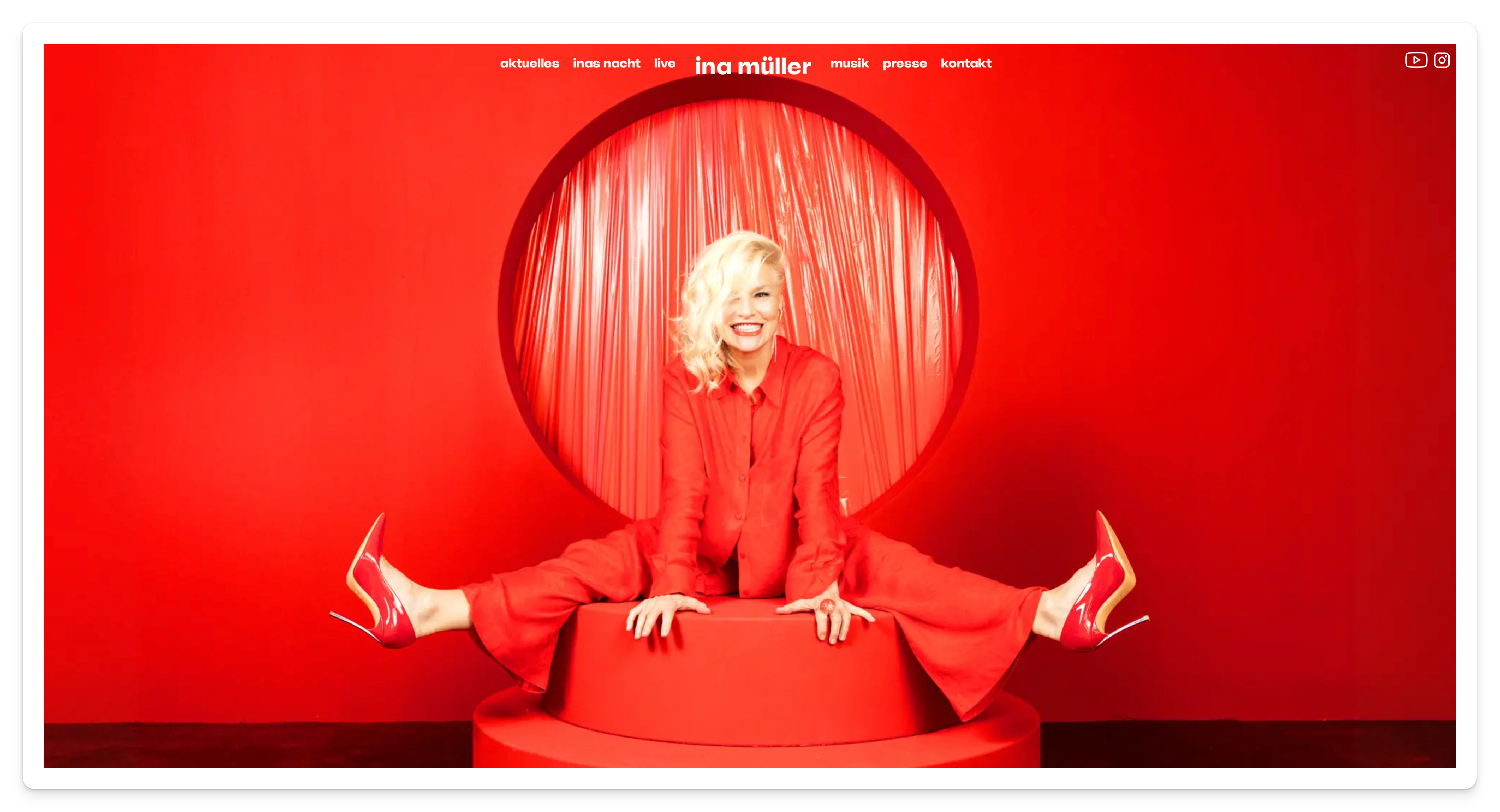 Fonts im Alltag: Ina Müller’s jüngstes Album ‚6.0‘ ist ihr bislang erfolgreichstes, denn sie eroberte erstmals Platz eins der deutschen Charts. Zentraler Player im Artwork ist die Schrift McQueen.