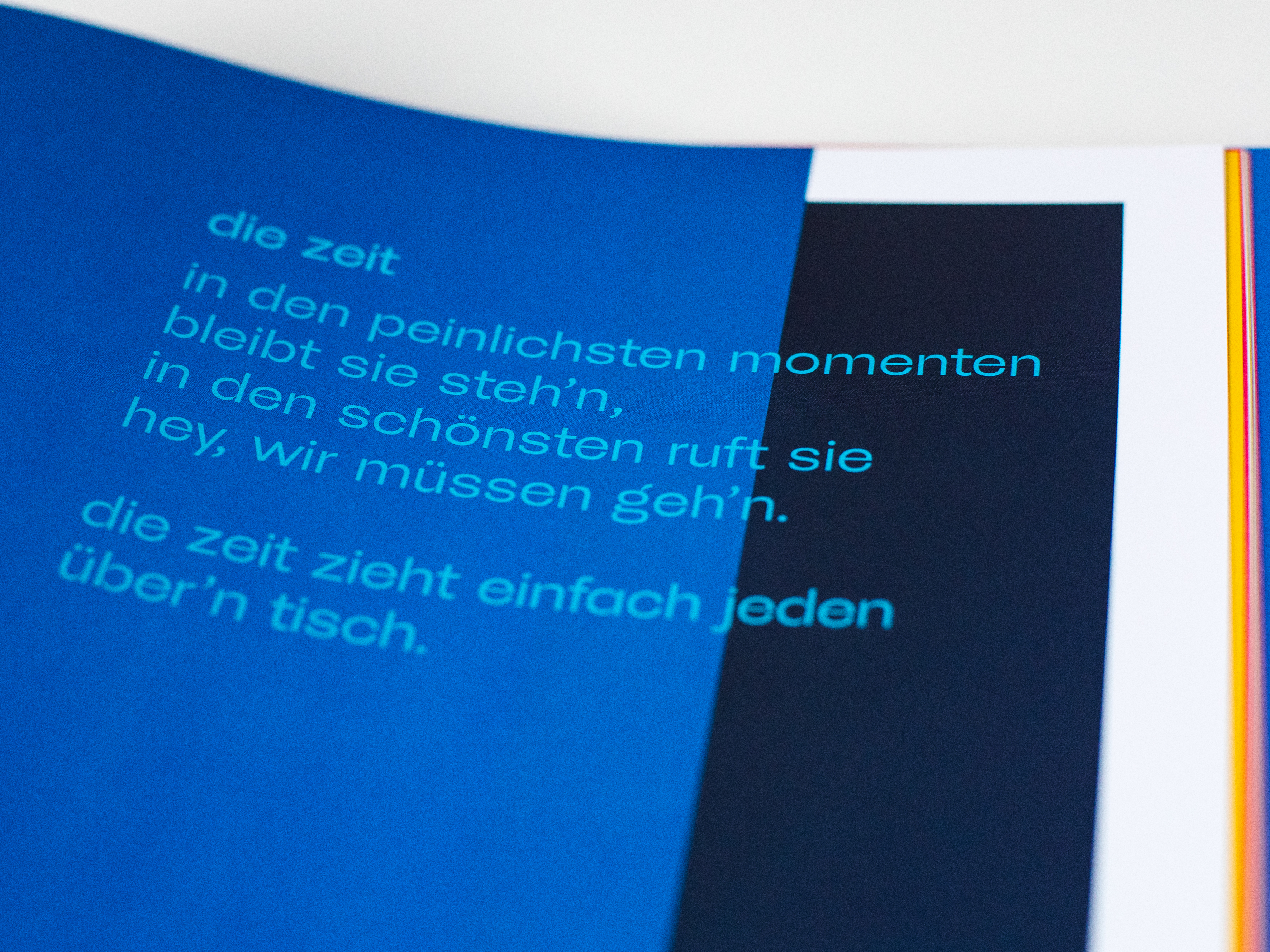 Fonts im Alltag: Ina Müller’s jüngstes Album ‚6.0‘ ist ihr bislang erfolgreichstes, denn sie eroberte erstmals Platz eins der deutschen Charts. Zentraler Player im Artwork ist die Schrift McQueen.
