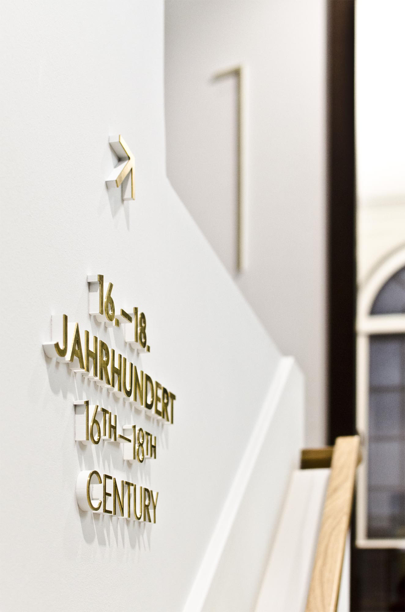 Fonts im Alltag: Die Schriftart West in der Gemäldegalerie Alte Meister, Dresden