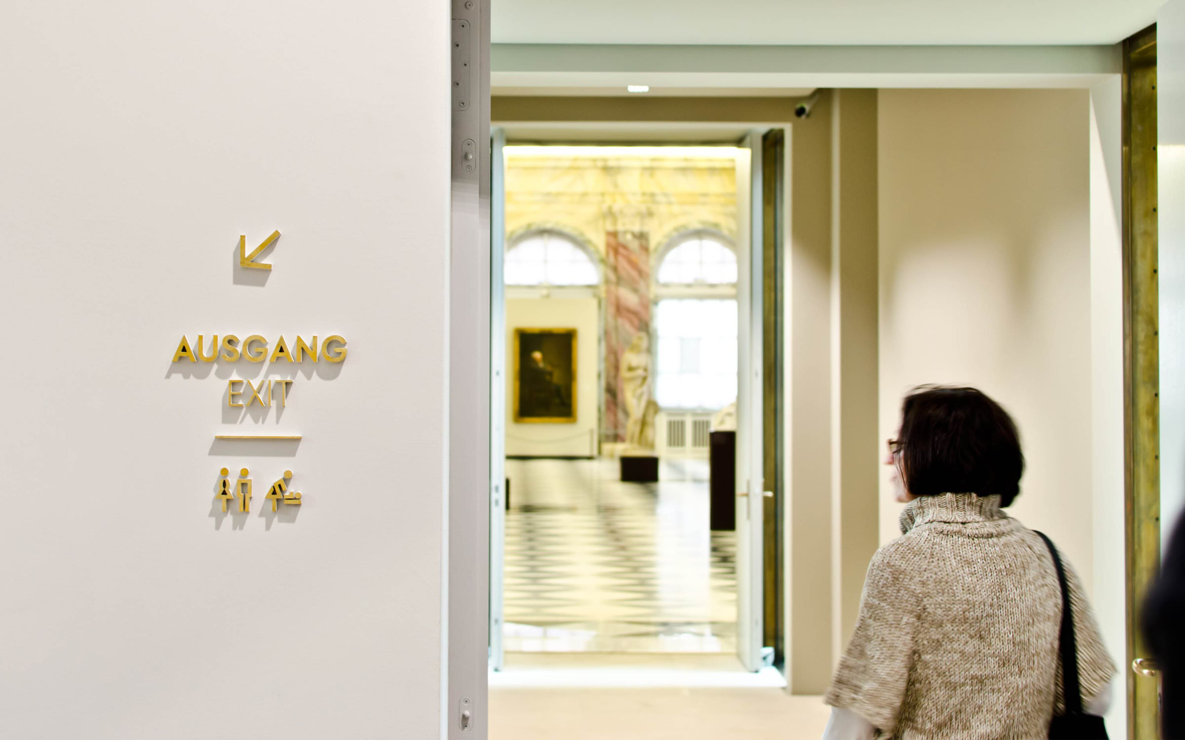 Fonts im Alltag: Die Schriftart West in der Gemäldegalerie Alte Meister, Dresden