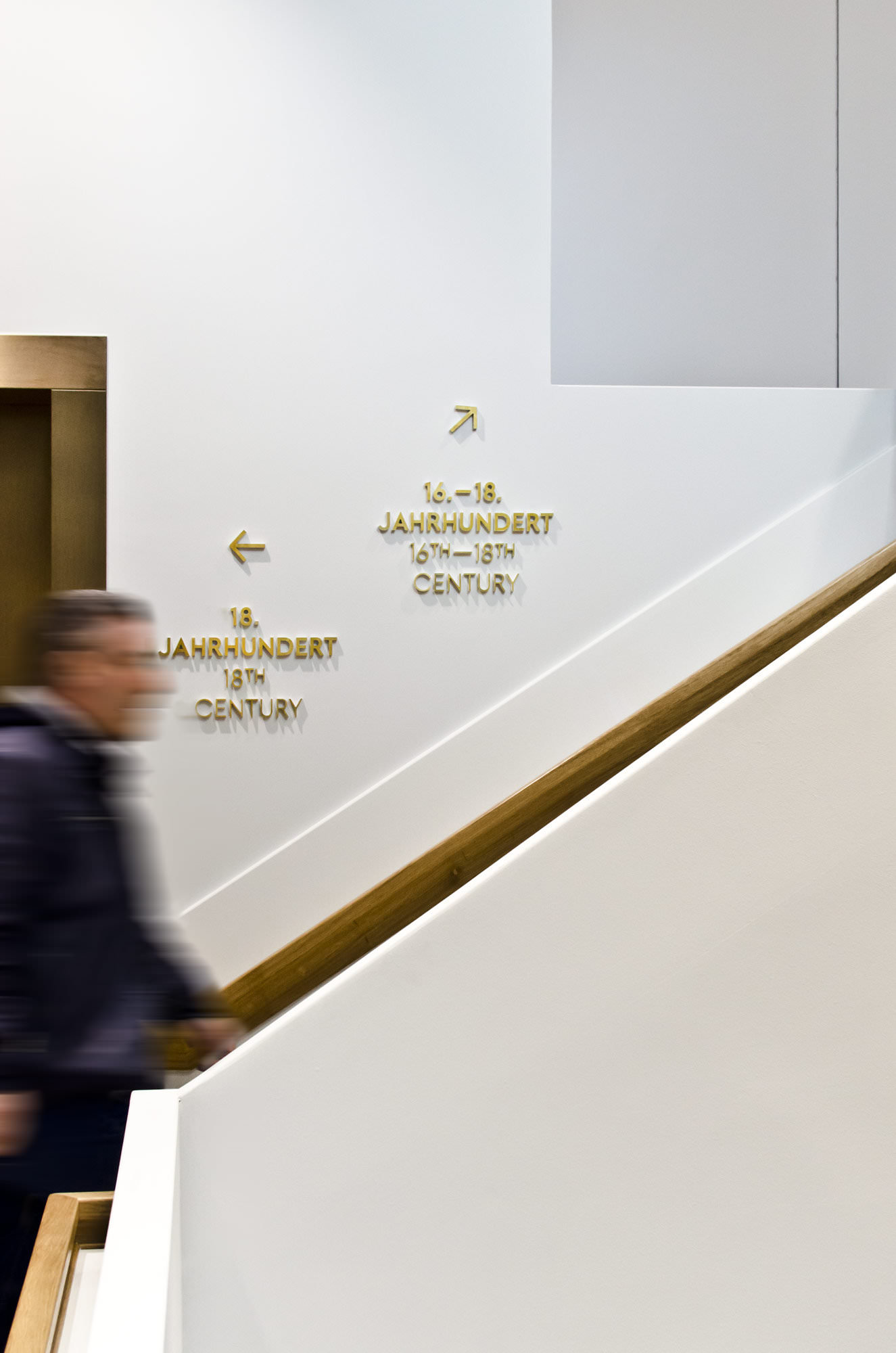 Fonts im Alltag: Die Schriftart West in der Gemäldegalerie Alte Meister, Dresden