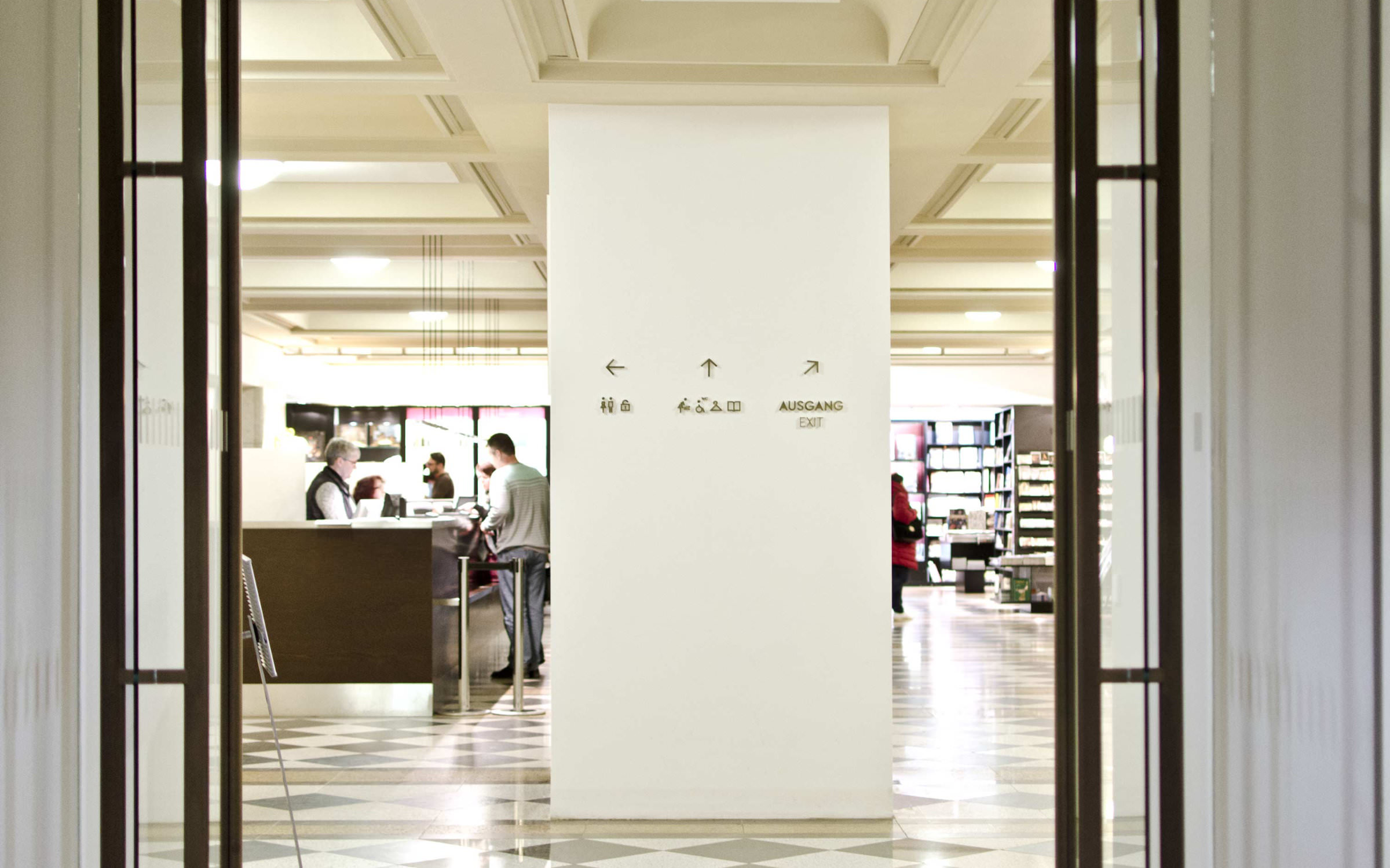 Fonts im Alltag: Die Schriftart West in der Gemäldegalerie Alte Meister, Dresden